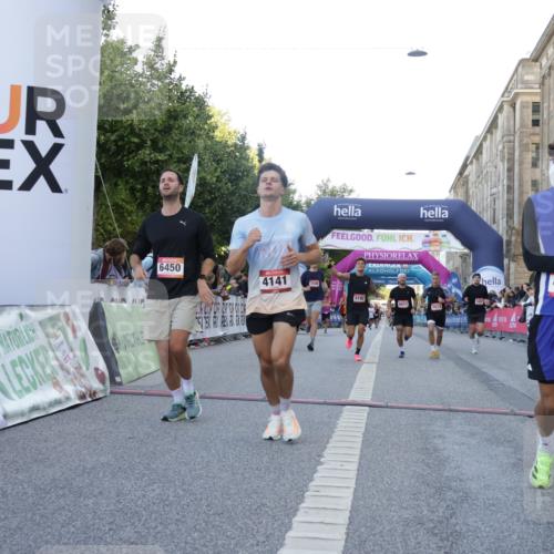06.09.2026 - CURREX Alsterlauf Yannick Fuchs http://msf.ph/oto/10138167 06.09.2026 09:45:34 Ziel 2101, 2111, 2170, 2406, 2615, 2673, 3146, 3149, 3259, 3615, 4141, 4581, 5699, 5805, 5988, 6013, 6450, 8192 meine-sportfotos.de
