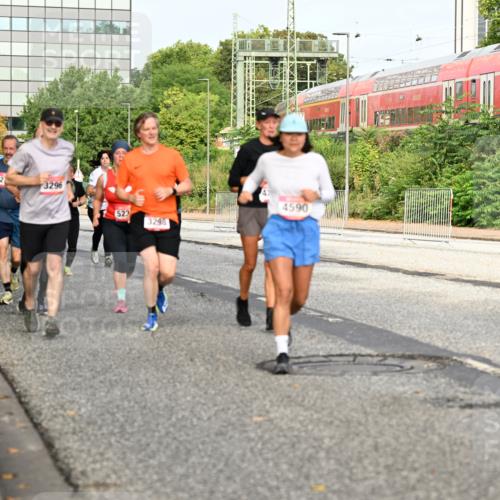 06.09.2026 - CURREX Alsterlauf Dr. Thomas Lammeyer http://msf.ph/oto/10138191 06.09.2026 10:04:23 Laufen 3296, 2407, 2035, 4169, 4590, 523, 3298 meine-sportfotos.de