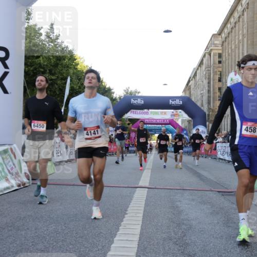 06.09.2026 - CURREX Alsterlauf Yannick Fuchs http://msf.ph/oto/10138205 06.09.2026 09:45:34 Ziel 2101, 2111, 2170, 2406, 2615, 2673, 3146, 3149, 3259, 3615, 4141, 4581, 5699, 5805, 5988, 6013, 6450, 8192 meine-sportfotos.de