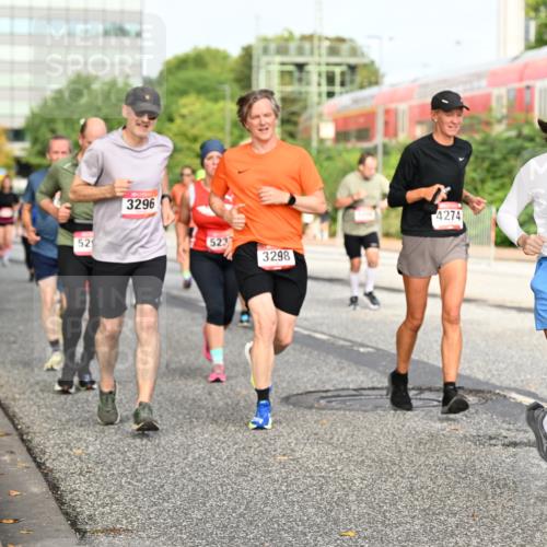 06.09.2026 - CURREX Alsterlauf Dr. Thomas Lammeyer http://msf.ph/oto/10138209 06.09.2026 10:04:25 Laufen 52, 3296, 523, 3298, 4274, 4590 meine-sportfotos.de