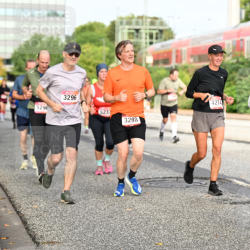 06.09.2026 - CURREX Alsterlauf Dr. Thomas Lammeyer http://msf.ph/oto/10138210 06.09.2026 10:04:25 Laufen 529, 3296, 4274, 5233, 3298, 4590 meine-sportfotos.de