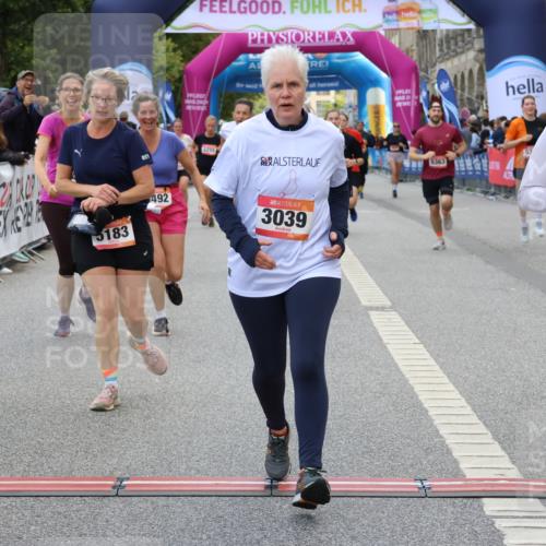 06.09.2026 - CURREX Alsterlauf Strokosch-Dieckow http://msf.ph/oto/10138286 06.09.2026 10:14:19 Ziel 2800, 3039, 3418, 3513, 3864, 3986, 4109, 4452, 4637, 5183, 5363, 5395, 5475, 5506, 6052 meine-sportfotos.de
