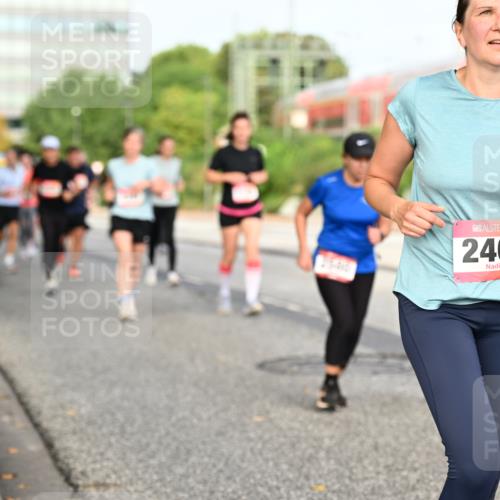 06.09.2026 - CURREX Alsterlauf Dr. Thomas Lammeyer http://msf.ph/oto/10138288 06.09.2026 10:04:33 Laufen 2401 meine-sportfotos.de