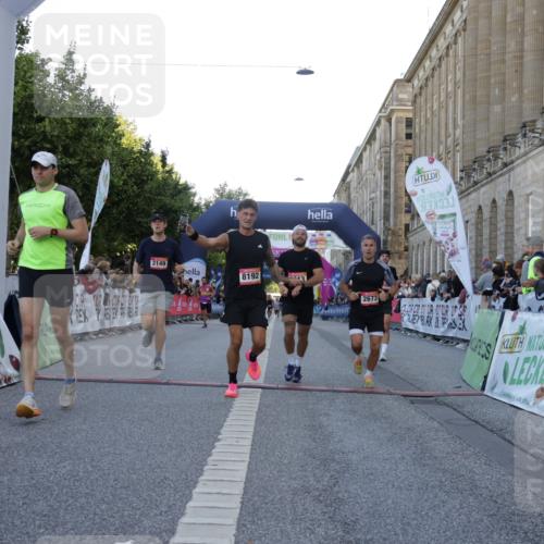 06.09.2026 - CURREX Alsterlauf Yannick Fuchs http://msf.ph/oto/10138337 06.09.2026 09:45:37 Ziel 2615, 2673, 3146, 3149, 3259, 3602, 3615, 4141, 4581, 5697, 6013, 6401, 6450, 8192 meine-sportfotos.de