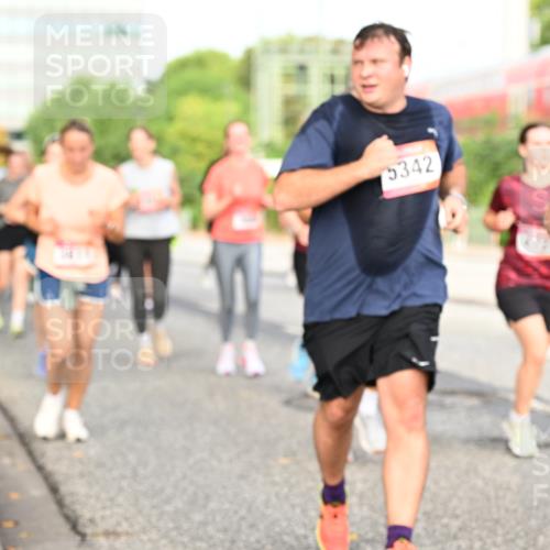 06.09.2026 - CURREX Alsterlauf Dr. Thomas Lammeyer http://msf.ph/oto/10138350 06.09.2026 10:04:39 Laufen 5342 meine-sportfotos.de