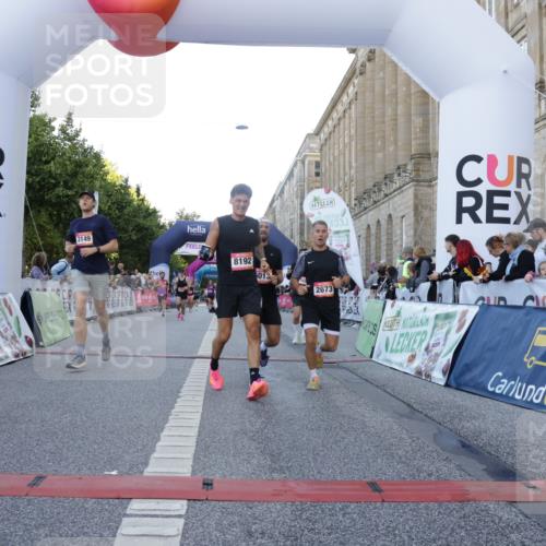 06.09.2026 - CURREX Alsterlauf Yannick Fuchs http://msf.ph/oto/10138397 06.09.2026 09:45:38 Ziel 2615, 2673, 3149, 3259, 3602, 3615, 4141, 4581, 5697, 6013, 6401, 6449, 6450, 8192 meine-sportfotos.de