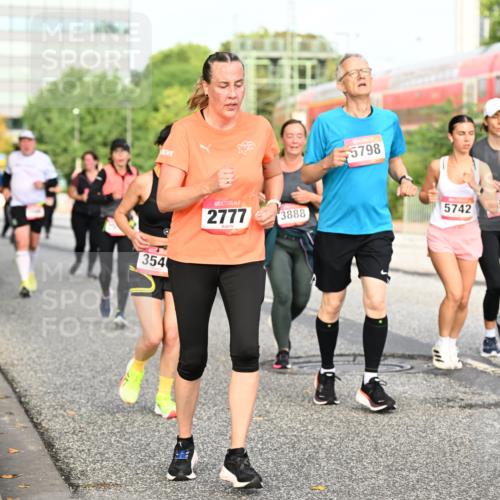 06.09.2026 - CURREX Alsterlauf Dr. Thomas Lammeyer http://msf.ph/oto/10138417 06.09.2026 10:04:45 Laufen 354, 2777, 3888, 5798, 5742, 889 meine-sportfotos.de