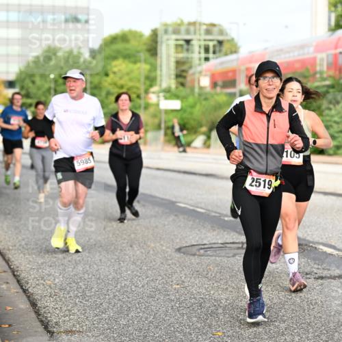06.09.2026 - CURREX Alsterlauf Dr. Thomas Lammeyer http://msf.ph/oto/10138450 06.09.2026 10:04:48 Laufen 5985, 2519, 105, 5030 meine-sportfotos.de