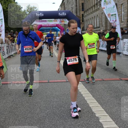 06.09.2026 - CURREX Alsterlauf Strokosch-Dieckow http://msf.ph/oto/10138459 06.09.2026 10:00:28 Ziel 2089, 2124, 2257, 2273, 2274, 2505, 2545, 2671, 2721, 2856, 4296, 4461, 4468, 4524, 4578, 5005, 5536, 6258, 6291, 6457, 8008, 8318 meine-sportfotos.de