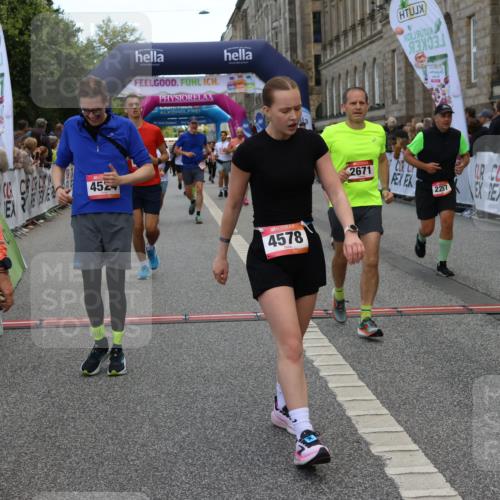 06.09.2026 - CURREX Alsterlauf Strokosch-Dieckow http://msf.ph/oto/10138468 06.09.2026 10:00:29 Ziel 2089, 2124, 2257, 2273, 2274, 2505, 2545, 2671, 2721, 2856, 4296, 4461, 4468, 4524, 4578, 5005, 5536, 6180, 6258, 6291, 6436, 6457, 8008, 8063, 8318 meine-sportfotos.de