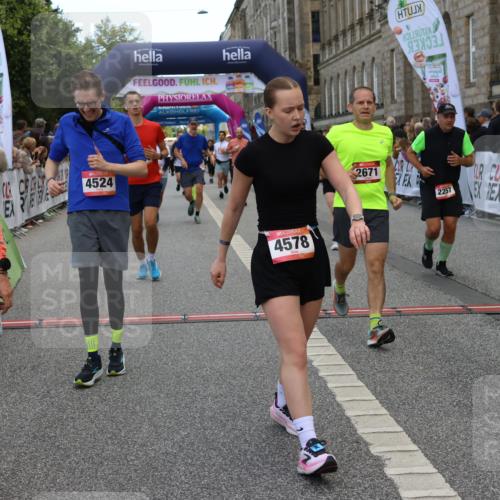06.09.2026 - CURREX Alsterlauf Strokosch-Dieckow http://msf.ph/oto/10138477 06.09.2026 10:00:29 Ziel 2089, 2124, 2257, 2273, 2274, 2505, 2545, 2671, 2721, 2856, 4296, 4461, 4468, 4524, 4578, 5005, 5536, 6180, 6258, 6291, 6436, 6457, 8008, 8063, 8318 meine-sportfotos.de