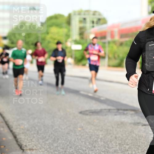 06.09.2026 - CURREX Alsterlauf Dr. Thomas Lammeyer http://msf.ph/oto/10138608 06.09.2026 10:05:04 Laufen 6296 meine-sportfotos.de