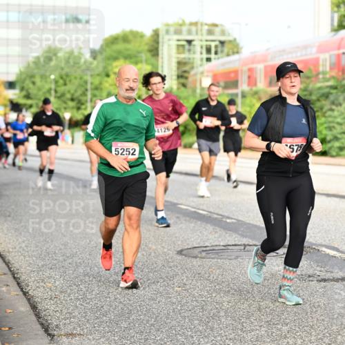 06.09.2026 - CURREX Alsterlauf Dr. Thomas Lammeyer http://msf.ph/oto/10138640 06.09.2026 10:05:07 Laufen 5252, 4125 meine-sportfotos.de