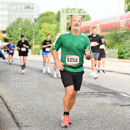06.09.2026 - CURREX Alsterlauf Dr. Thomas Lammeyer http://msf.ph/oto/10138649 06.09.2026 10:05:08 Laufen 5252 meine-sportfotos.de