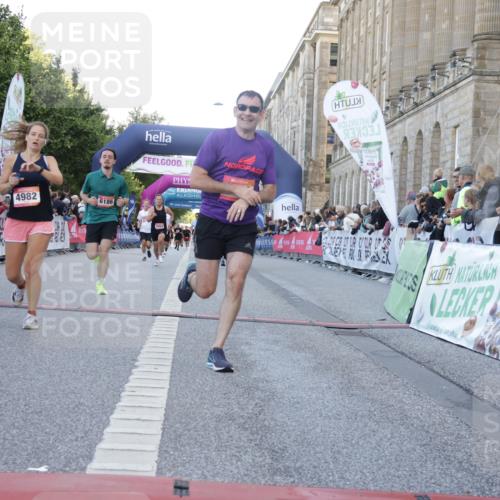 06.09.2026 - CURREX Alsterlauf Yannick Fuchs http://msf.ph/oto/10138703 06.09.2026 09:45:45 Ziel 2054, 2673, 3149, 3602, 4341, 4372, 4982, 5697, 6013, 6186, 6401, 6449, 8228 meine-sportfotos.de