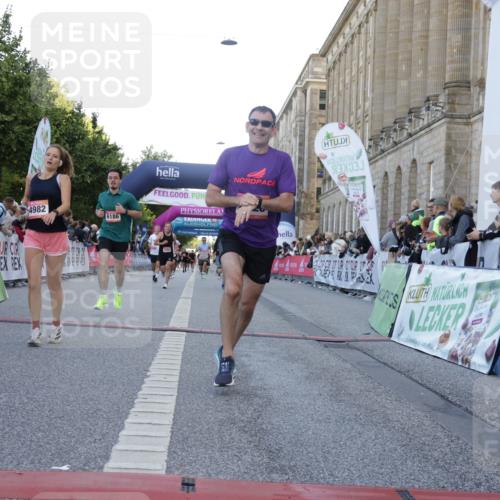 06.09.2026 - CURREX Alsterlauf Yannick Fuchs http://msf.ph/oto/10138713 06.09.2026 09:45:45 Ziel 2054, 2673, 3149, 3602, 4341, 4372, 4982, 5697, 6013, 6186, 6401, 6449, 8228 meine-sportfotos.de
