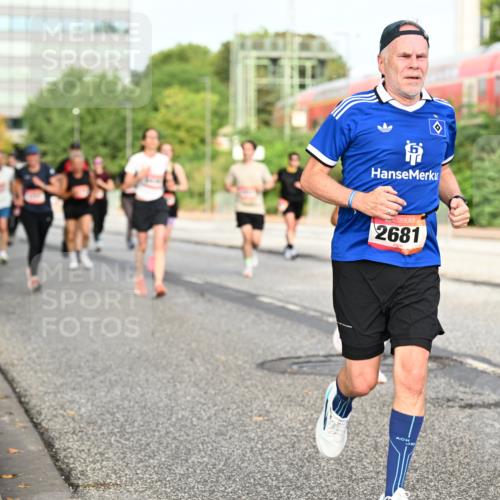 06.09.2026 - CURREX Alsterlauf Dr. Thomas Lammeyer http://msf.ph/oto/10138810 06.09.2026 10:05:23 Laufen 2681 meine-sportfotos.de