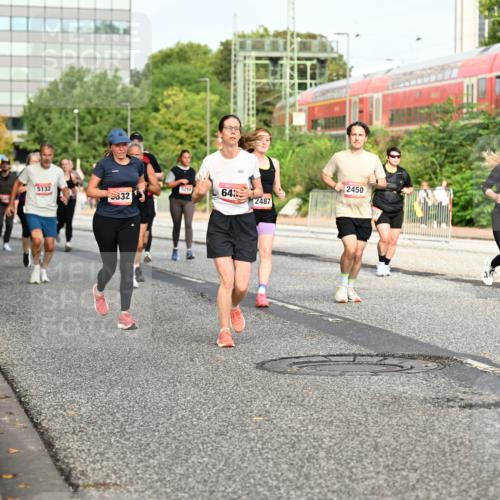 06.09.2026 - CURREX Alsterlauf Dr. Thomas Lammeyer http://msf.ph/oto/10138830 06.09.2026 10:05:25 Laufen 2450, 3637, 5259, 64, 5132, 32, 2487 meine-sportfotos.de