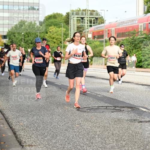 06.09.2026 - CURREX Alsterlauf Dr. Thomas Lammeyer http://msf.ph/oto/10138834 06.09.2026 10:05:25 Laufen 5132, 3332, 6438, 24, 2450, 3637 meine-sportfotos.de
