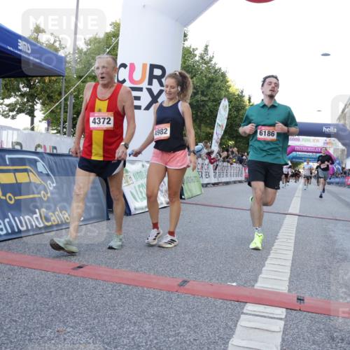 06.09.2026 - CURREX Alsterlauf Yannick Fuchs http://msf.ph/oto/10138848 06.09.2026 09:45:47 Ziel 2054, 3602, 3956, 4341, 4372, 4828, 4982, 5123, 5697, 6113, 6186, 6401, 6449, 8228 meine-sportfotos.de
