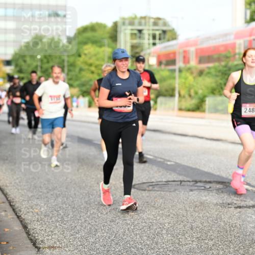 06.09.2026 - CURREX Alsterlauf Dr. Thomas Lammeyer http://msf.ph/oto/10138850 06.09.2026 10:05:27 Laufen 2487, 6438 meine-sportfotos.de