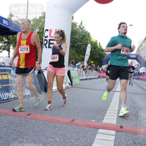 06.09.2026 - CURREX Alsterlauf Yannick Fuchs http://msf.ph/oto/10138891 06.09.2026 09:45:47 Ziel 2054, 3602, 3956, 4341, 4372, 4828, 4982, 5123, 5697, 6113, 6186, 6401, 6449, 8228 meine-sportfotos.de