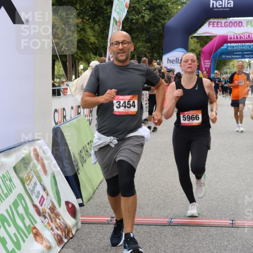 06.09.2026 - CURREX Alsterlauf Strokosch-Dieckow http://msf.ph/oto/10138908 06.09.2026 10:15:11 Ziel 2621, 2789, 2794, 2871, 2938, 3023, 3027, 3302, 3454, 4497, 5439, 5630, 5931, 5966, 6408, 8081 meine-sportfotos.de