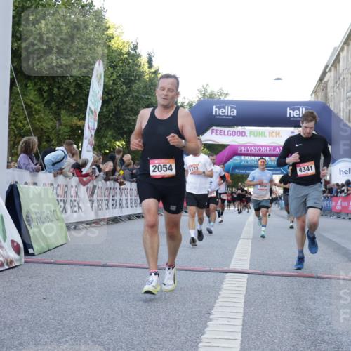 06.09.2026 - CURREX Alsterlauf Yannick Fuchs http://msf.ph/oto/10138937 06.09.2026 09:45:48 Ziel 2054, 3602, 3956, 4341, 4372, 4828, 4982, 5123, 6113, 6186, 6401, 6449, 8228 meine-sportfotos.de