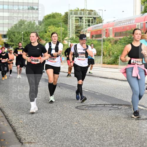 06.09.2026 - CURREX Alsterlauf Dr. Thomas Lammeyer http://msf.ph/oto/10138945 06.09.2026 10:05:38 Laufen 2707, 6466, 5241, 3787, 3785, 4280, 5758 meine-sportfotos.de