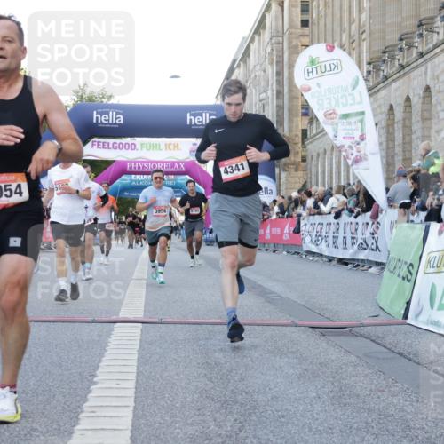 06.09.2026 - CURREX Alsterlauf Yannick Fuchs http://msf.ph/oto/10138960 06.09.2026 09:45:49 Ziel 2054, 3602, 3956, 4341, 4372, 4828, 4982, 5123, 6072, 6113, 6186, 6401, 6449, 8193, 8228 meine-sportfotos.de