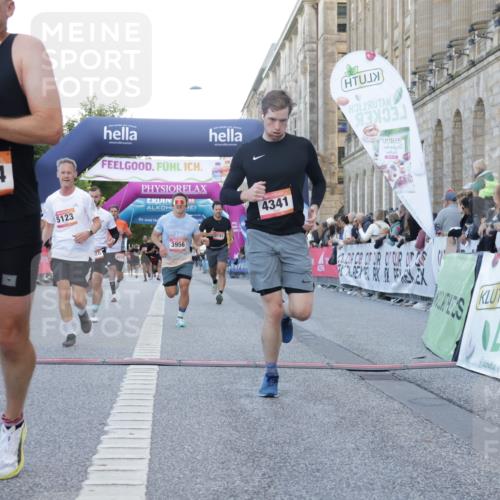 06.09.2026 - CURREX Alsterlauf Yannick Fuchs http://msf.ph/oto/10138977 06.09.2026 09:45:49 Ziel 2054, 3602, 3956, 4341, 4372, 4828, 4982, 5123, 6072, 6113, 6186, 6401, 6449, 8193, 8228 meine-sportfotos.de