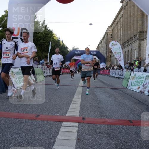 06.09.2026 - CURREX Alsterlauf Yannick Fuchs http://msf.ph/oto/10139118 06.09.2026 09:45:51 Ziel 2054, 3956, 4341, 4372, 4828, 4982, 5123, 6072, 6113, 6186, 8193, 8228 meine-sportfotos.de