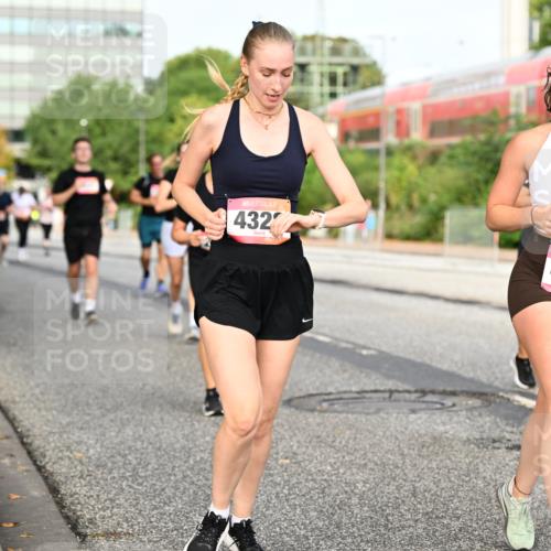 06.09.2026 - CURREX Alsterlauf Dr. Thomas Lammeyer http://msf.ph/oto/10139141 06.09.2026 10:05:58 Laufen 4322, 4536 meine-sportfotos.de