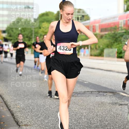 06.09.2026 - CURREX Alsterlauf Dr. Thomas Lammeyer http://msf.ph/oto/10139143 06.09.2026 10:05:58 Laufen 4328, 4536 meine-sportfotos.de