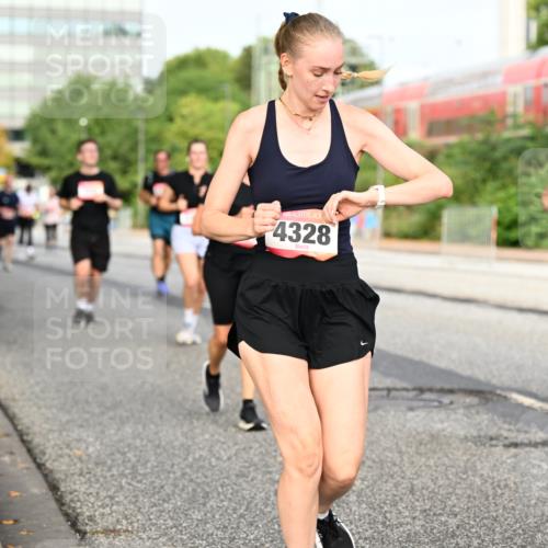 06.09.2026 - CURREX Alsterlauf Dr. Thomas Lammeyer http://msf.ph/oto/10139144 06.09.2026 10:05:58 Laufen 4328, 453 meine-sportfotos.de