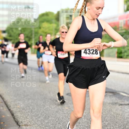 06.09.2026 - CURREX Alsterlauf Dr. Thomas Lammeyer http://msf.ph/oto/10139148 06.09.2026 10:05:58 Laufen 4328 meine-sportfotos.de