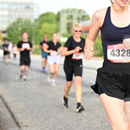 06.09.2026 - CURREX Alsterlauf Dr. Thomas Lammeyer http://msf.ph/oto/10139150 06.09.2026 10:05:59 Laufen 4328 meine-sportfotos.de