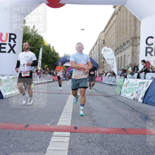 06.09.2026 - CURREX Alsterlauf Yannick Fuchs http://msf.ph/oto/10139158 06.09.2026 09:45:52 Ziel 2054, 3956, 4341, 4721, 4828, 4982, 5123, 6072, 6113, 6186, 8193, 8228 meine-sportfotos.de
