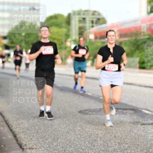 06.09.2026 - CURREX Alsterlauf Dr. Thomas Lammeyer http://msf.ph/oto/10139170 06.09.2026 10:06:00 Laufen 8241, 3326 meine-sportfotos.de