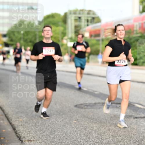06.09.2026 - CURREX Alsterlauf Dr. Thomas Lammeyer http://msf.ph/oto/10139174 06.09.2026 10:06:01 Laufen 3241, 3326 meine-sportfotos.de