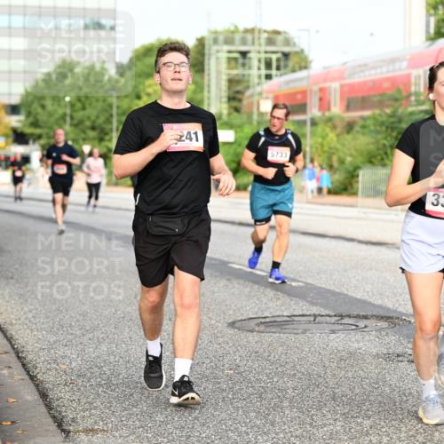 06.09.2026 - CURREX Alsterlauf Dr. Thomas Lammeyer http://msf.ph/oto/10139177 06.09.2026 10:06:01 Laufen 241, 5733, 3326 meine-sportfotos.de