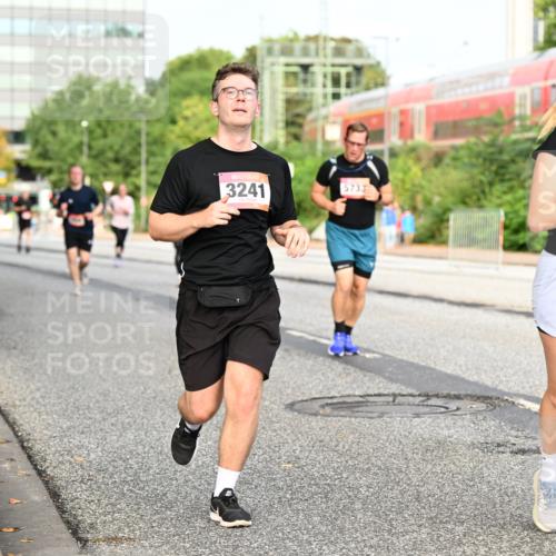 06.09.2026 - CURREX Alsterlauf Dr. Thomas Lammeyer http://msf.ph/oto/10139180 06.09.2026 10:06:01 Laufen 3241, 5733, 3326 meine-sportfotos.de