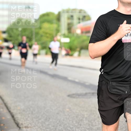 06.09.2026 - CURREX Alsterlauf Dr. Thomas Lammeyer http://msf.ph/oto/10139186 06.09.2026 10:06:03 Laufen 241 meine-sportfotos.de