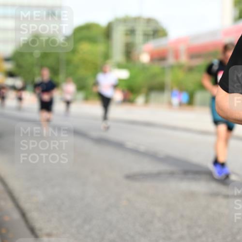 06.09.2026 - CURREX Alsterlauf Dr. Thomas Lammeyer http://msf.ph/oto/10139189 06.09.2026 10:06:03 Laufen  meine-sportfotos.de