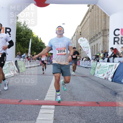 06.09.2026 - CURREX Alsterlauf Yannick Fuchs http://msf.ph/oto/10139215 06.09.2026 09:45:53 Ziel 2054, 3956, 4341, 4721, 4828, 5123, 6072, 6113, 6186, 8193 meine-sportfotos.de