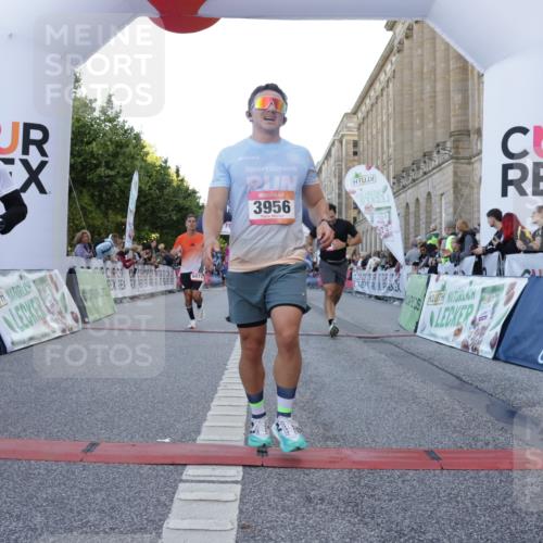 06.09.2026 - CURREX Alsterlauf Yannick Fuchs http://msf.ph/oto/10139228 06.09.2026 09:45:53 Ziel 2054, 3956, 4341, 4721, 4828, 5123, 6072, 6113, 6186, 8193 meine-sportfotos.de