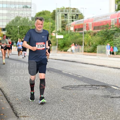 06.09.2026 - CURREX Alsterlauf Dr. Thomas Lammeyer http://msf.ph/oto/10139281 06.09.2026 10:06:12 Laufen 2324, 6 meine-sportfotos.de