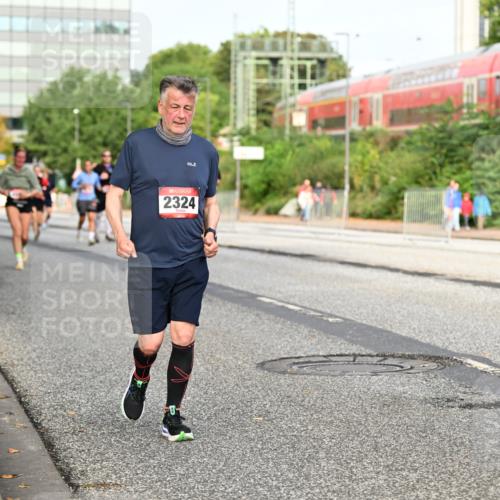 06.09.2026 - CURREX Alsterlauf Dr. Thomas Lammeyer http://msf.ph/oto/10139282 06.09.2026 10:06:12 Laufen 2324 meine-sportfotos.de