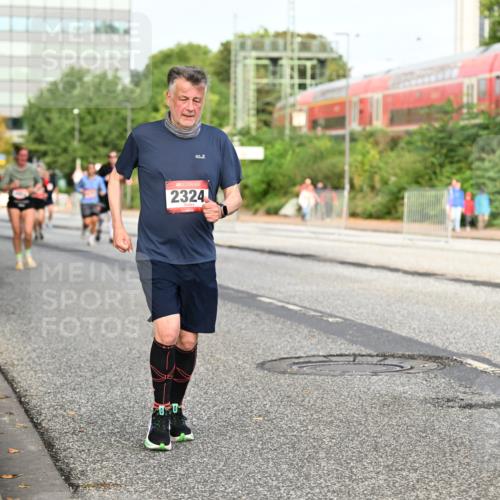 06.09.2026 - CURREX Alsterlauf Dr. Thomas Lammeyer http://msf.ph/oto/10139285 06.09.2026 10:06:12 Laufen 2324 meine-sportfotos.de