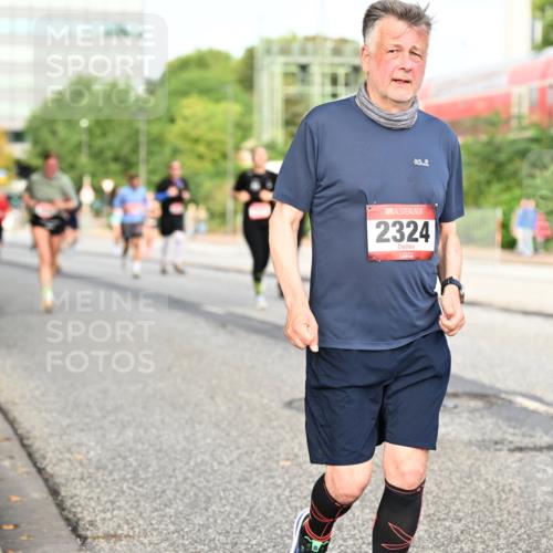 06.09.2026 - CURREX Alsterlauf Dr. Thomas Lammeyer http://msf.ph/oto/10139297 06.09.2026 10:06:14 Laufen 2324 meine-sportfotos.de
